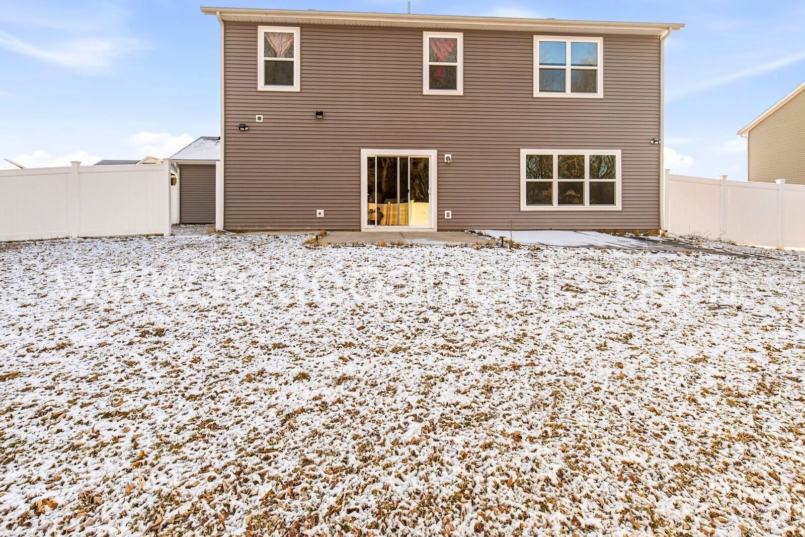 ✨ Two-Year Lease Advantage ✨ Stunning 5‑Bedroom Family Home in Vibrant Brownsburg Community property image