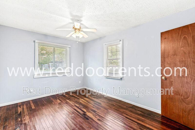 Coming Soon! Check out this adorable and affordable 2 bedrooms/1 full bath home! property image