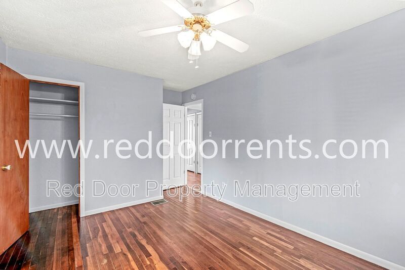 Coming Soon! Check out this adorable and affordable 2 bedrooms/1 full bath home! property image