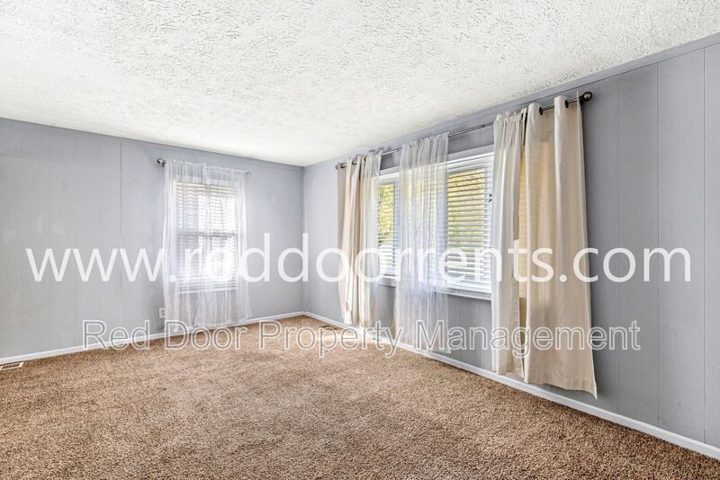 Coming Soon! Check out this adorable and affordable 2 bedrooms/1 full bath home! property image