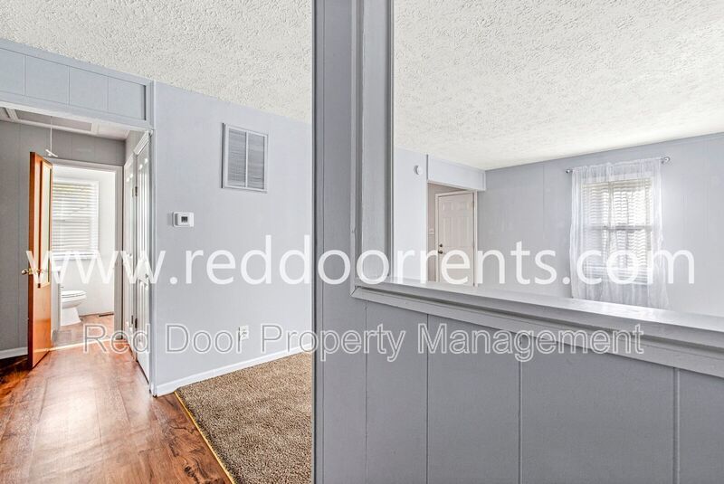 Coming Soon! Check out this adorable and affordable 2 bedrooms/1 full bath home! property image