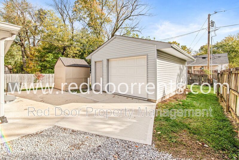 Coming Soon! Check out this adorable and affordable 2 bedrooms/1 full bath home! property image