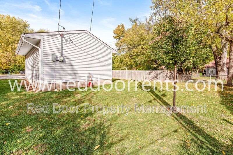 Coming Soon! Check out this adorable and affordable 2 bedrooms/1 full bath home! property image