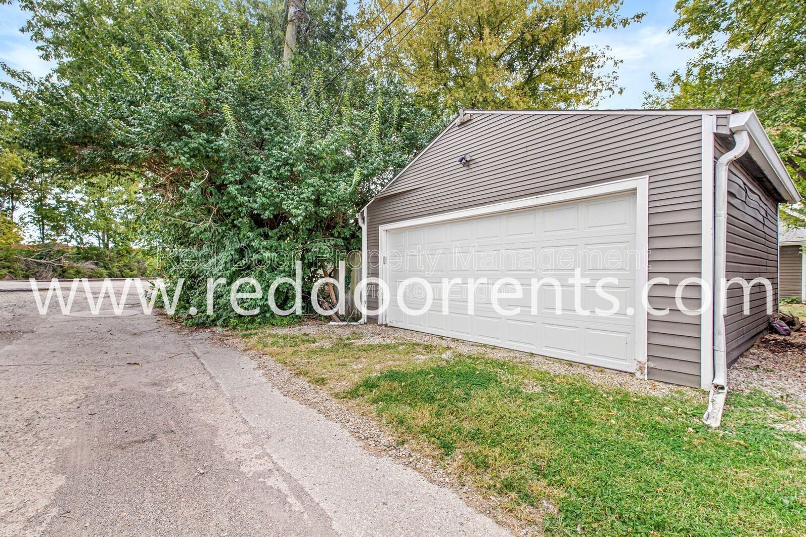 ✨ MOVE-IN SPECIAL: HALF OFF THE FIRST MONTH’S RENT!! ✨ property image