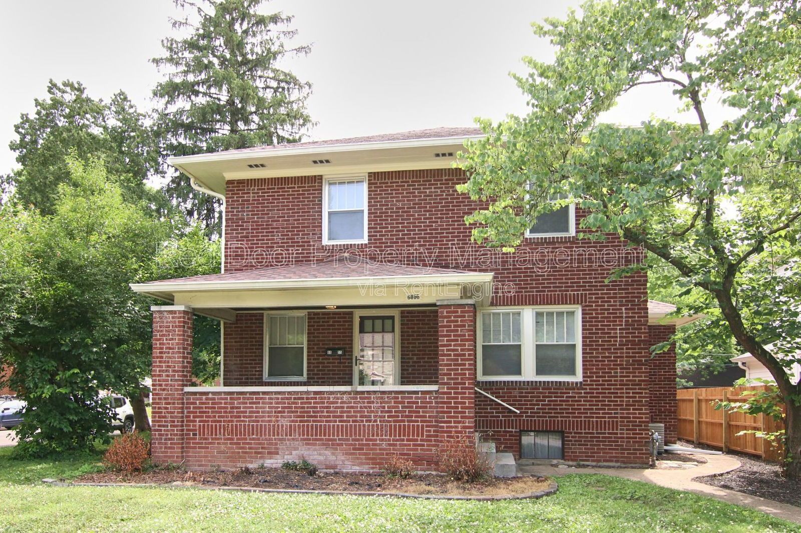Coming Soon! Spacious 3-Bed Duplex with Updated Kitchen & Hardwood Floors! property image
