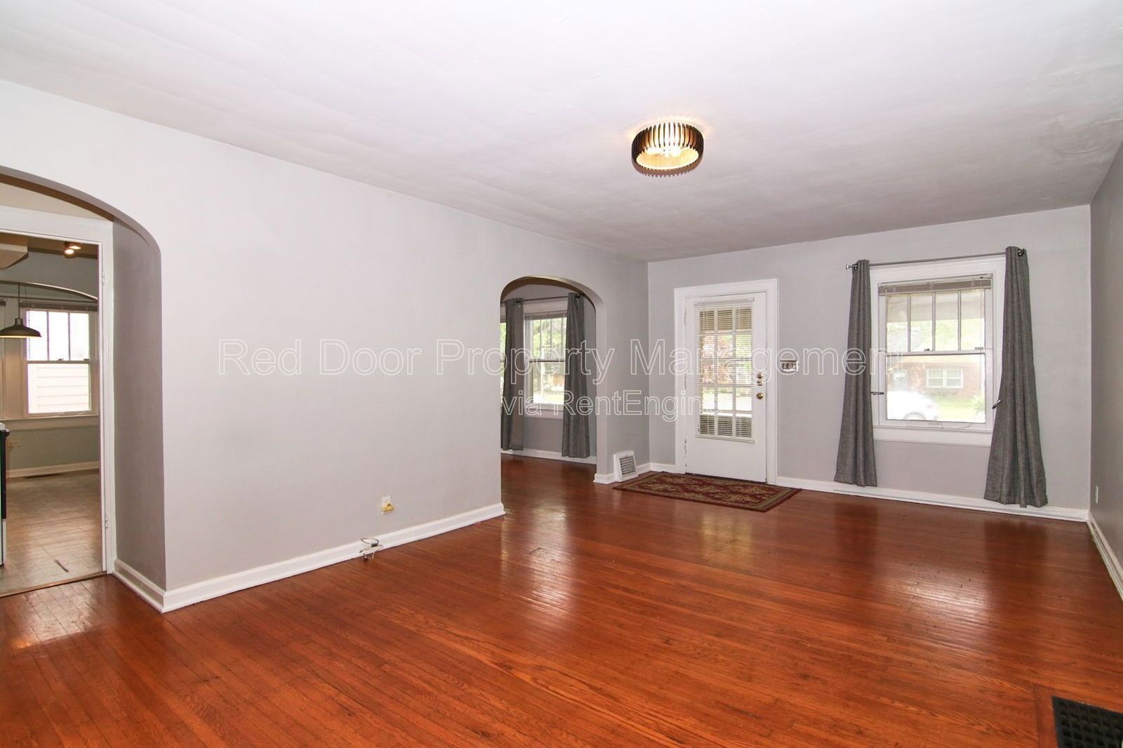 Coming Soon! Spacious 3-Bed Duplex with Updated Kitchen & Hardwood Floors! property image