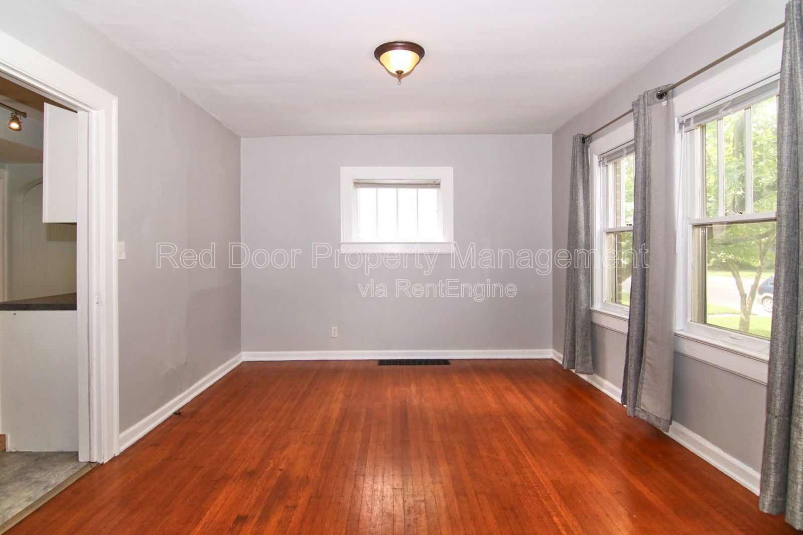 Coming Soon! Spacious 3-Bed Duplex with Updated Kitchen & Hardwood Floors! property image