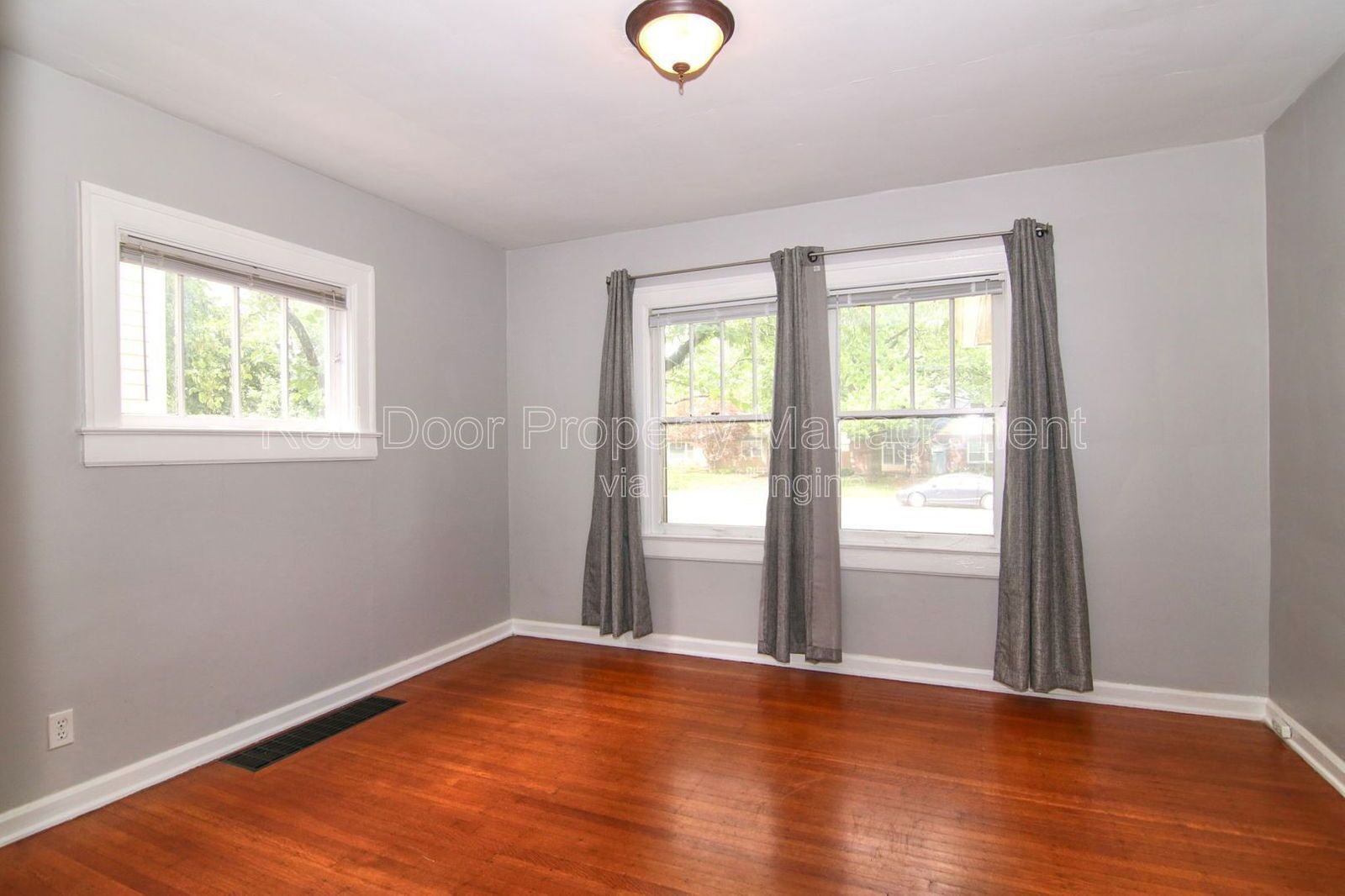 Coming Soon! Spacious 3-Bed Duplex with Updated Kitchen & Hardwood Floors! property image