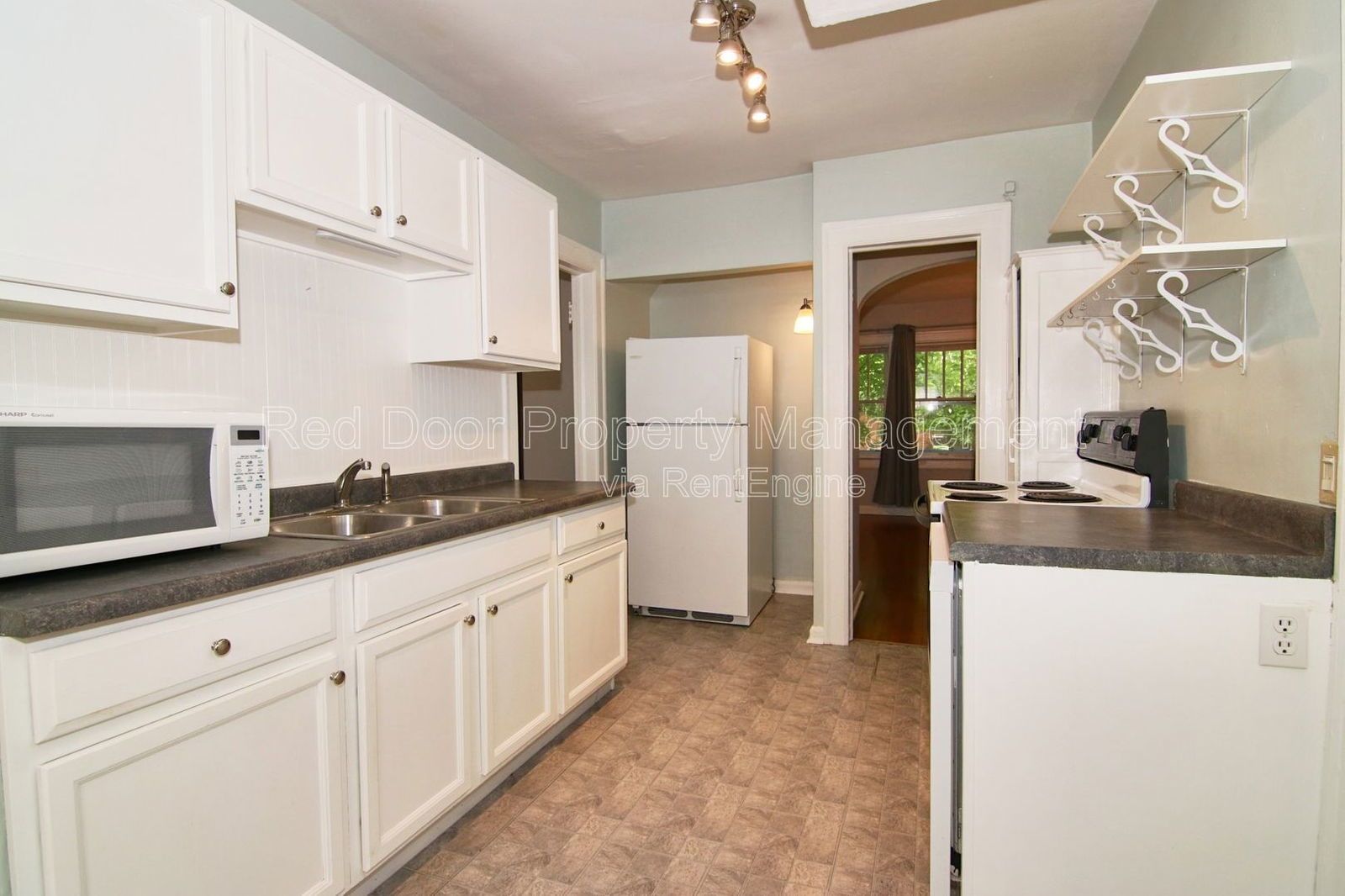 Coming Soon! Spacious 3-Bed Duplex with Updated Kitchen & Hardwood Floors! property image