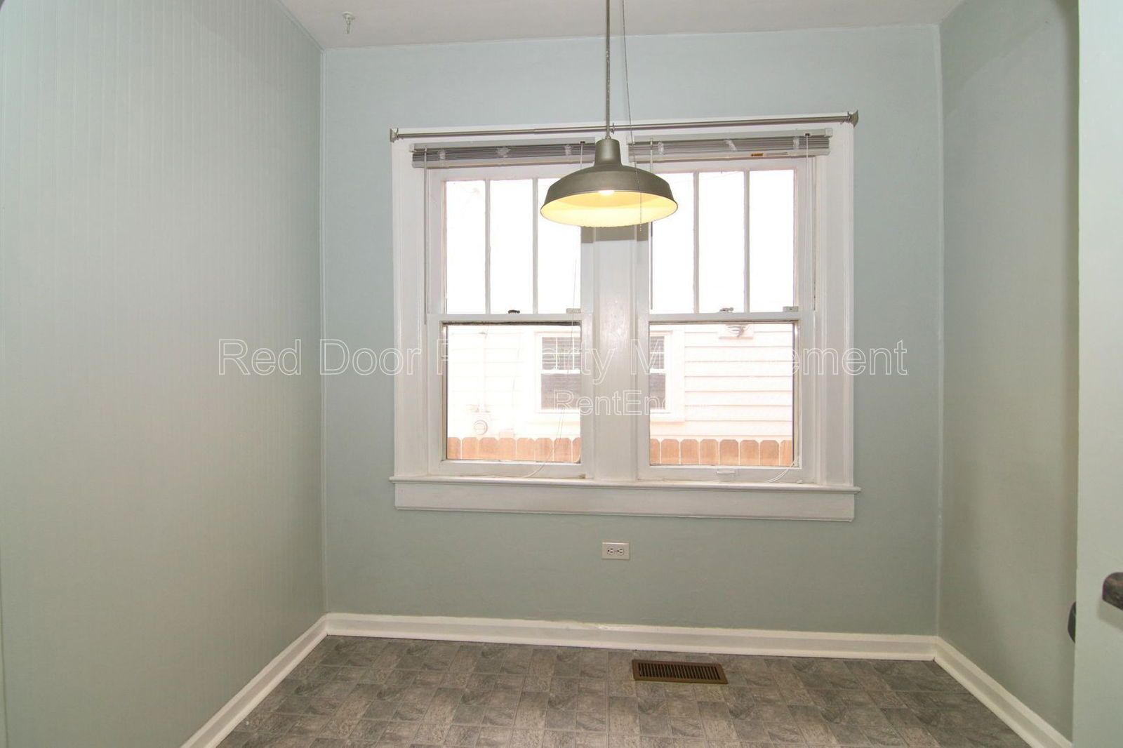 Coming Soon! Spacious 3-Bed Duplex with Updated Kitchen & Hardwood Floors! property image