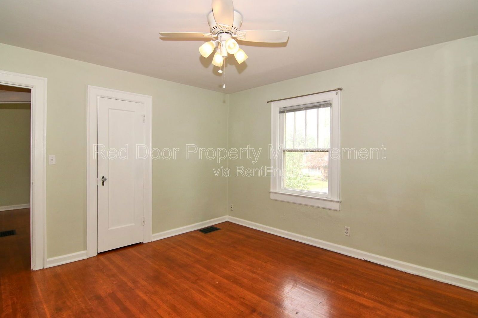Coming Soon! Spacious 3-Bed Duplex with Updated Kitchen & Hardwood Floors! property image