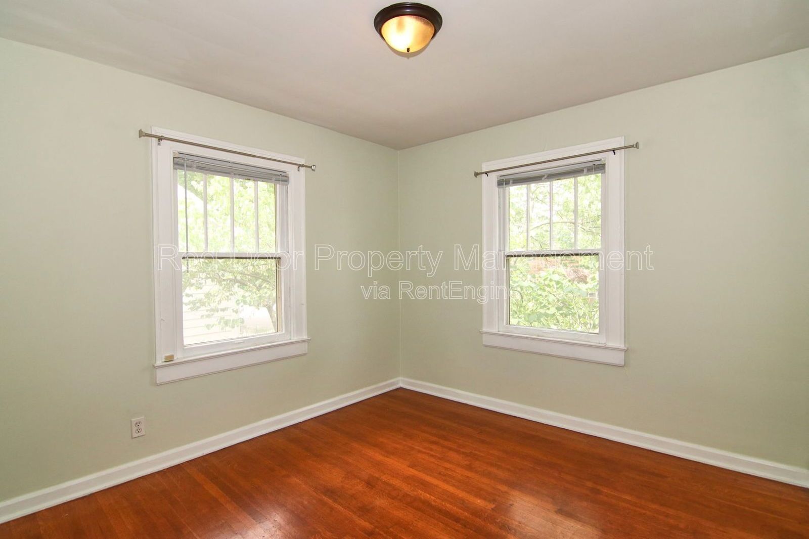 Coming Soon! Spacious 3-Bed Duplex with Updated Kitchen & Hardwood Floors! property image