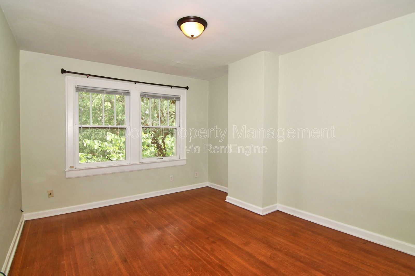 Coming Soon! Spacious 3-Bed Duplex with Updated Kitchen & Hardwood Floors! property image