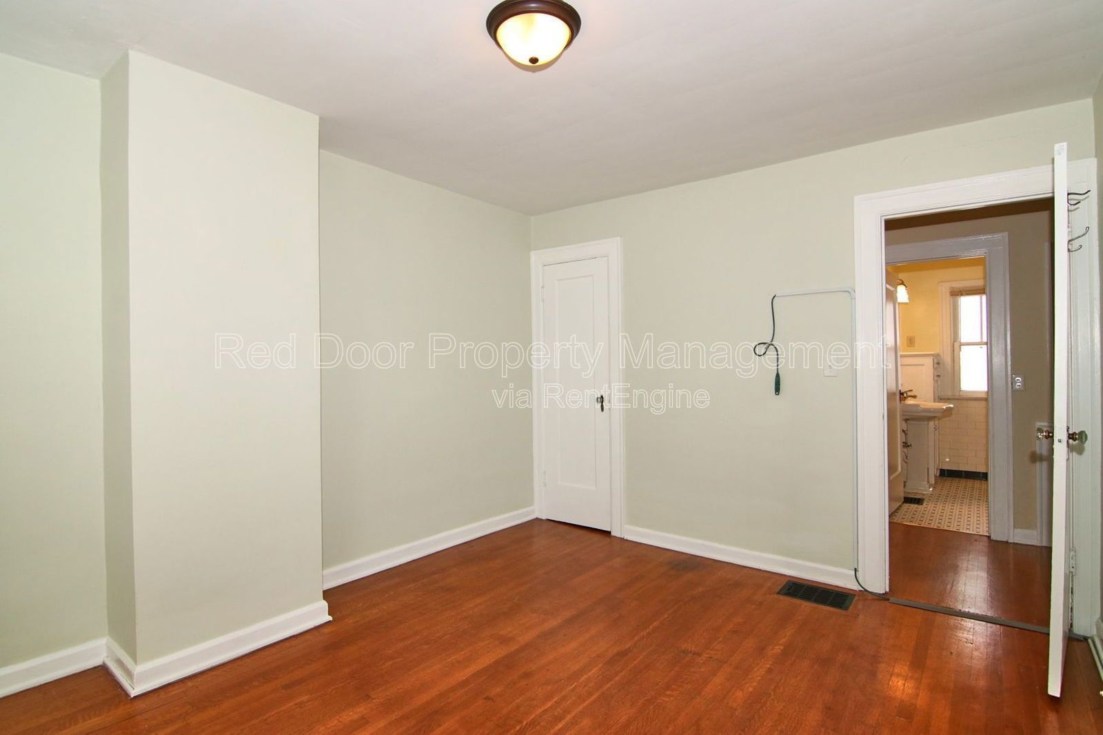 Coming Soon! Spacious 3-Bed Duplex with Updated Kitchen & Hardwood Floors! property image