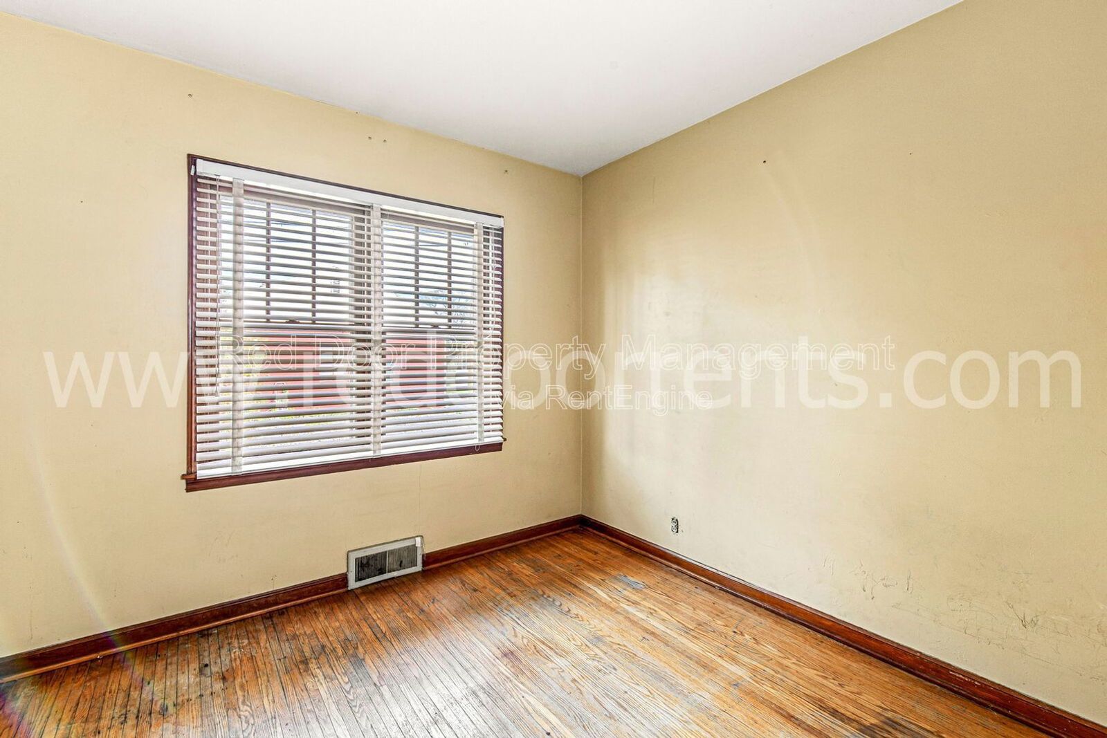 Charming 3-Bed Home with Separate Carriage Units in Indianapolis property image