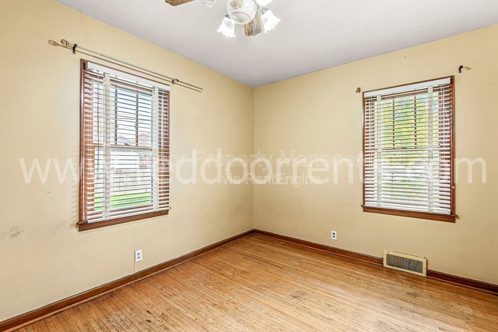 Charming 3-Bed Home with Separate Carriage Units in Indianapolis property image