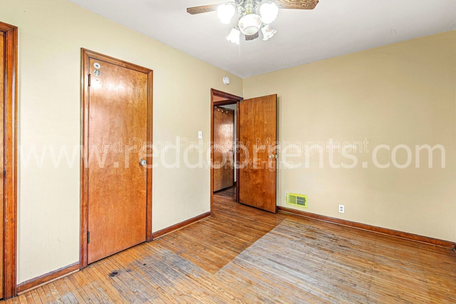 Charming 3-Bed Home with Separate Carriage Units in Indianapolis property image