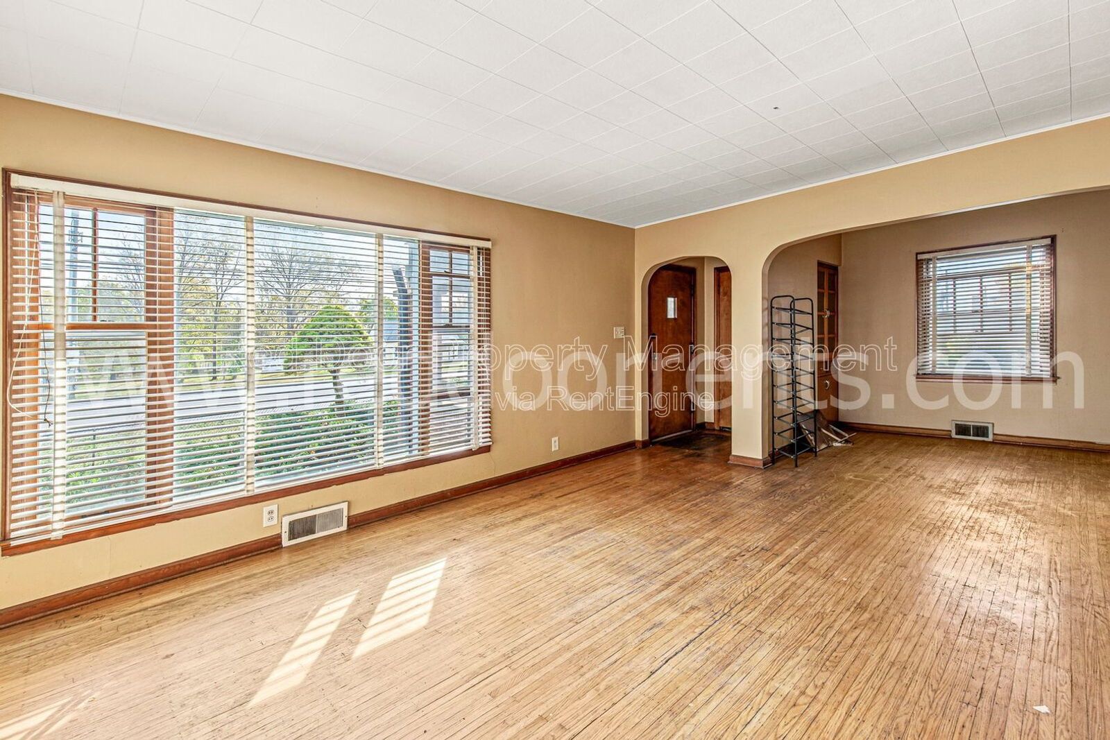 Charming 3-Bed Home with Separate Carriage Units in Indianapolis property image