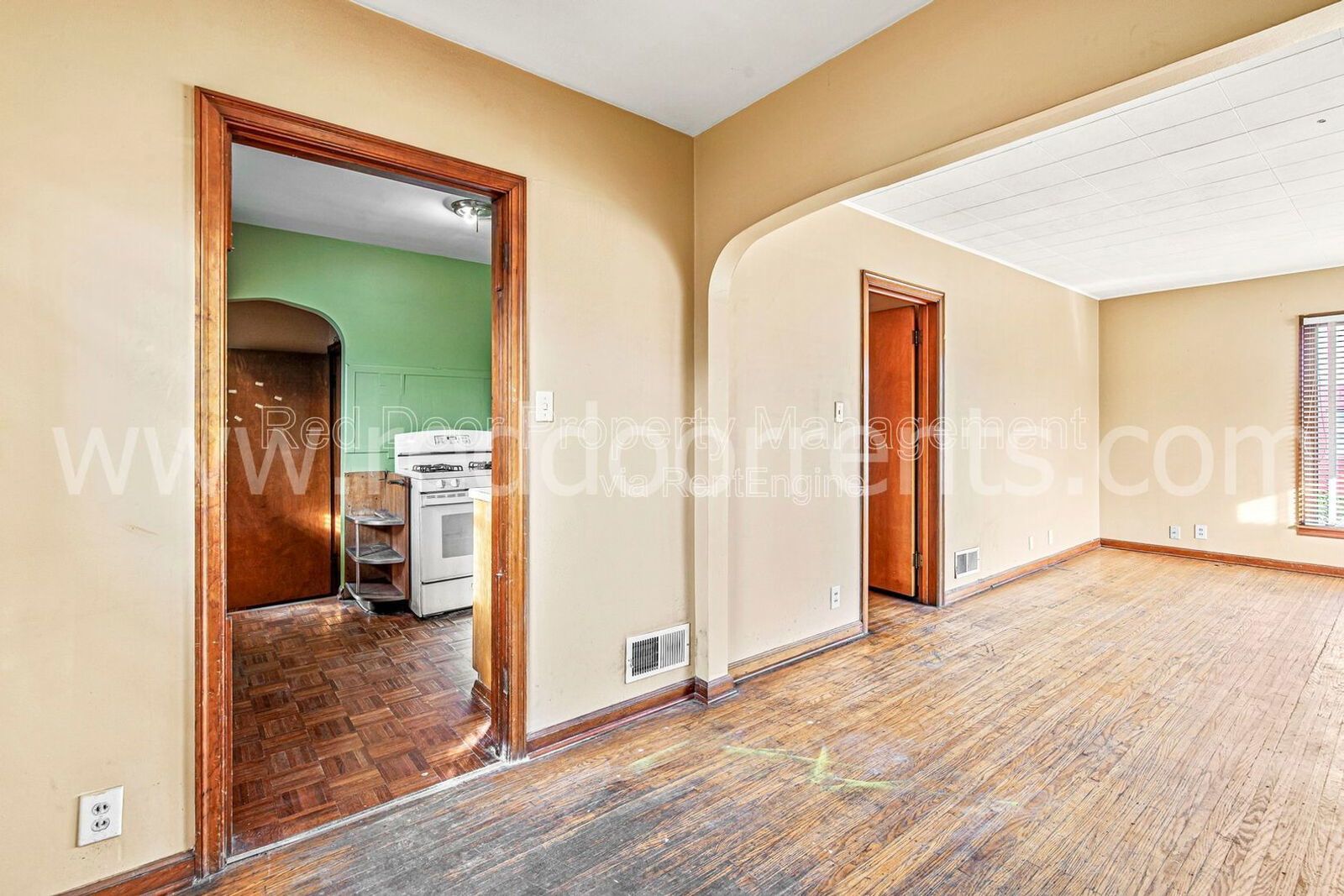 Charming 3-Bed Home with Separate Carriage Units in Indianapolis property image