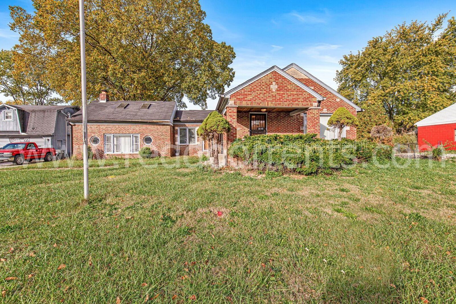 Charming 3-Bed Home with Separate Carriage Units in Indianapolis property image