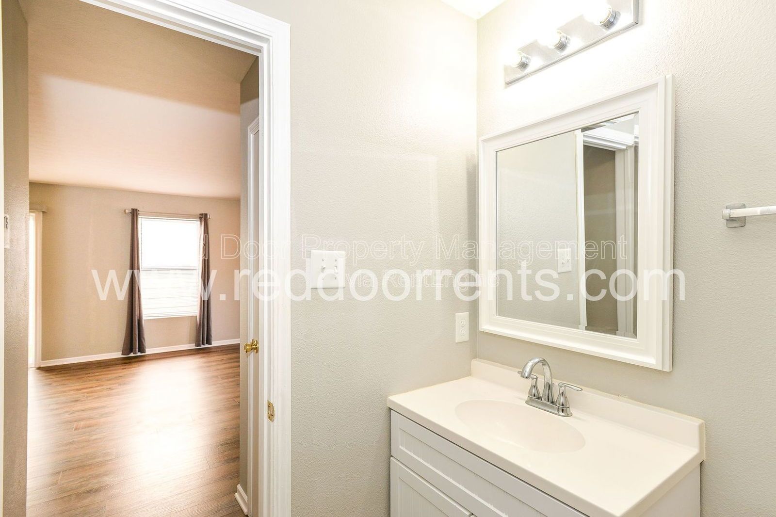 Coming Soon! - Charm and Convenience: Your Ideal Home in Noblesville! property image