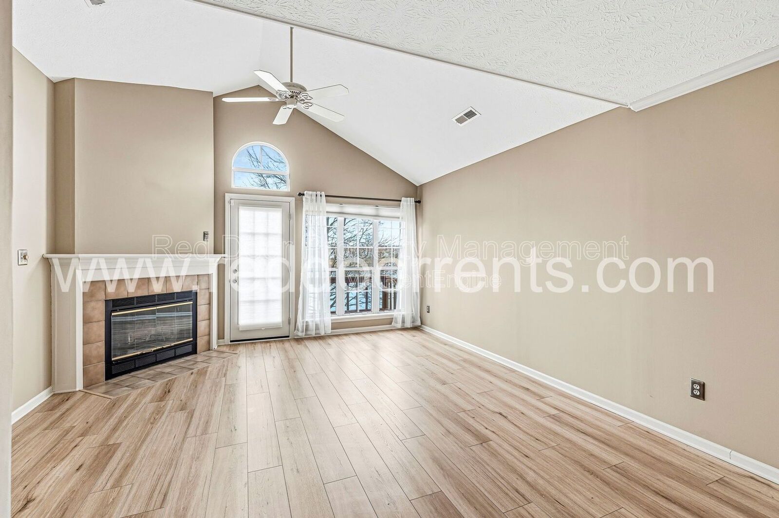 Stylish Waterfront Living Near Keystone at the Crossing property image