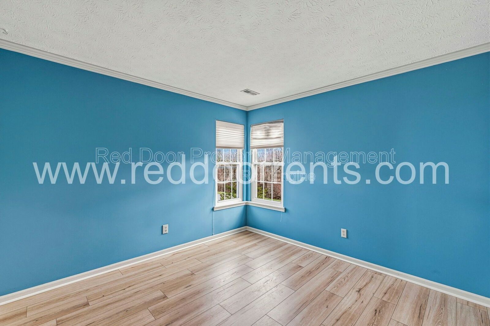 Stylish Waterfront Living Near Keystone at the Crossing property image