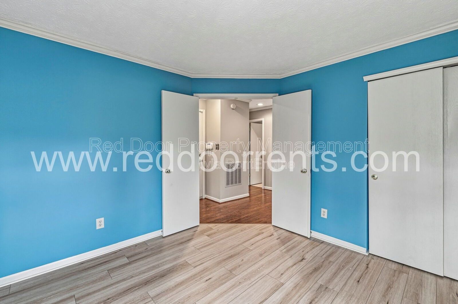 Stylish Waterfront Living Near Keystone at the Crossing property image