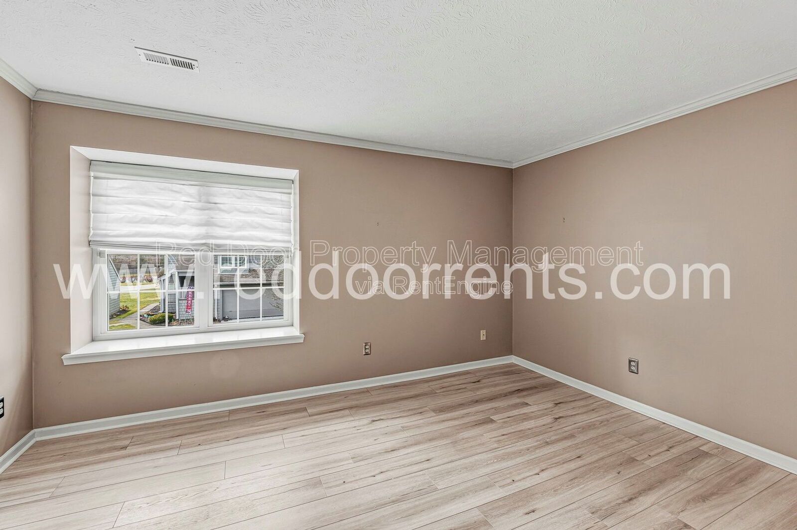 Stylish Waterfront Living Near Keystone at the Crossing property image