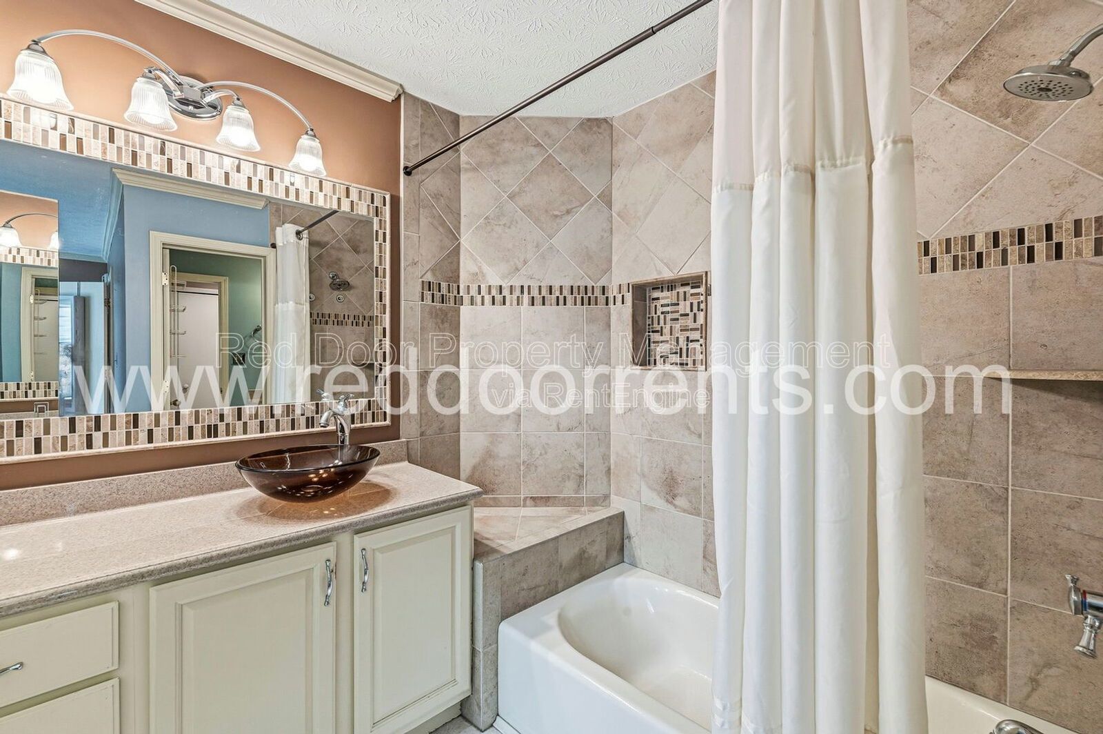 Stylish Waterfront Living Near Keystone at the Crossing property image