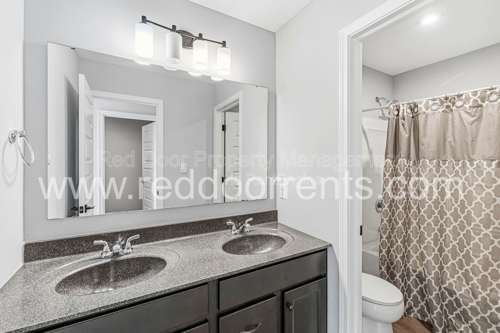 Spacious 5-Bedroom Home in Franklin Township – Modern Living in a Prime Location property image