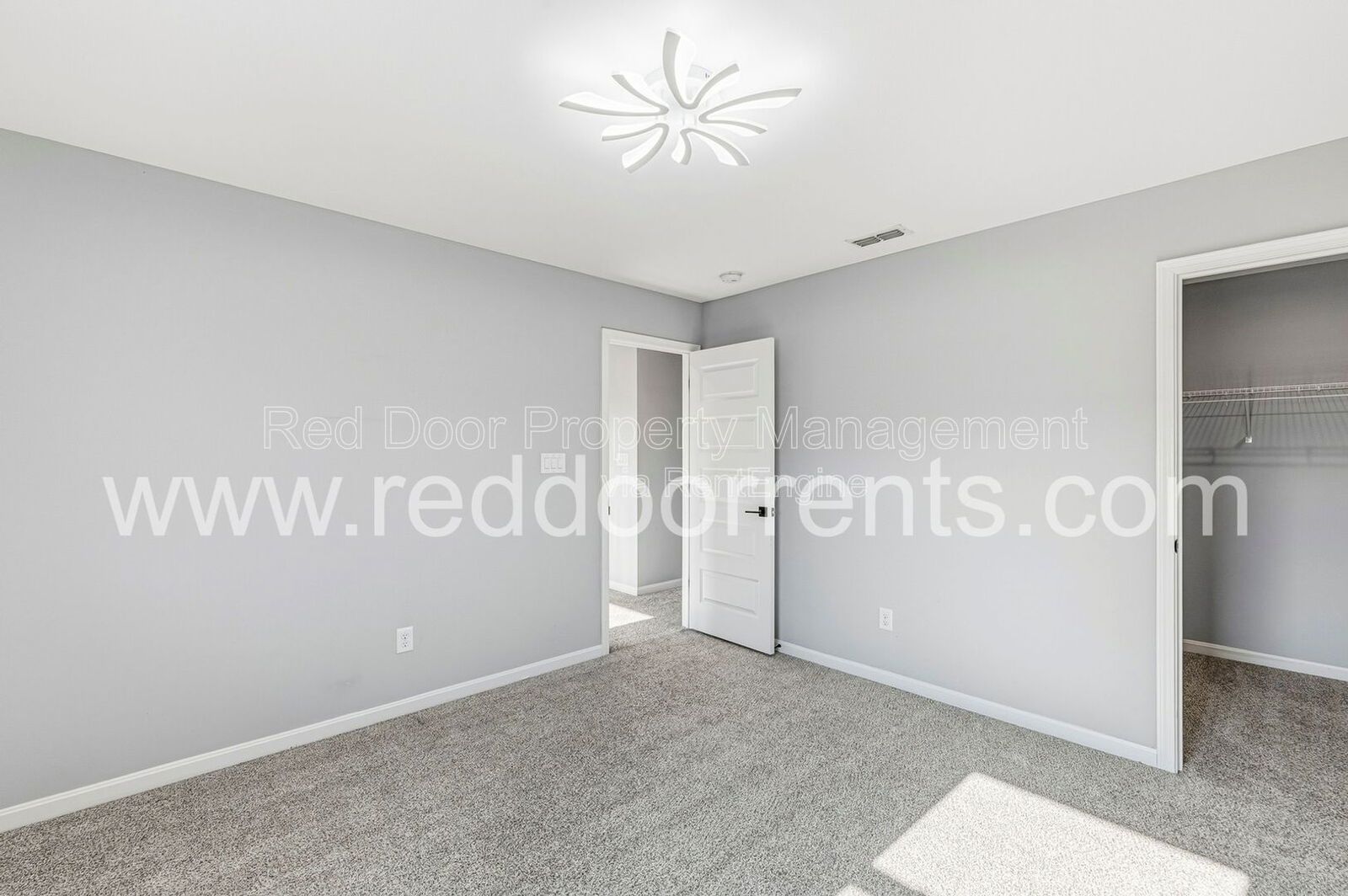 Spacious 5-Bedroom Home in Franklin Township – Modern Living in a Prime Location property image