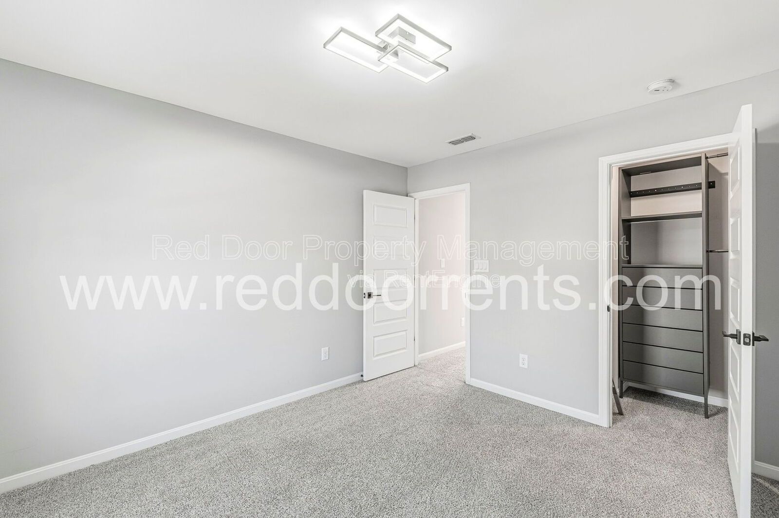 Spacious 5-Bedroom Home in Franklin Township – Modern Living in a Prime Location property image