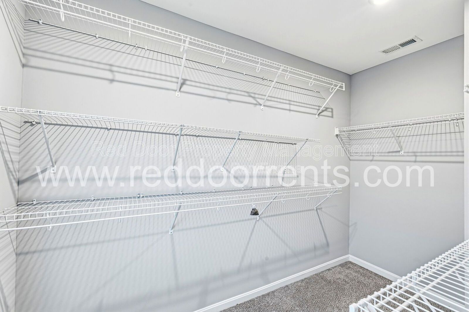 Spacious 5-Bedroom Home in Franklin Township – Modern Living in a Prime Location property image