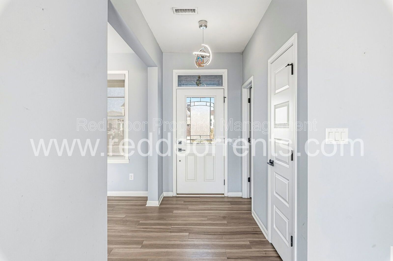 Spacious 5-Bedroom Home in Franklin Township – Modern Living in a Prime Location property image