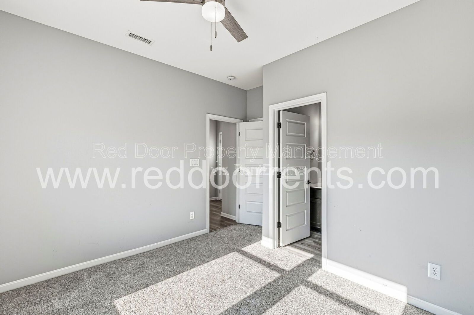 Spacious 5-Bedroom Home in Franklin Township – Modern Living in a Prime Location property image