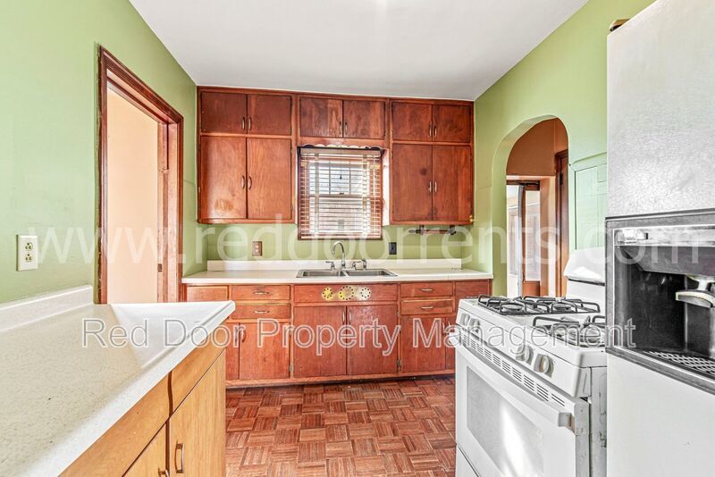 Charming 3-Bed Home with Separate Carriage Units in Indianapolis property image