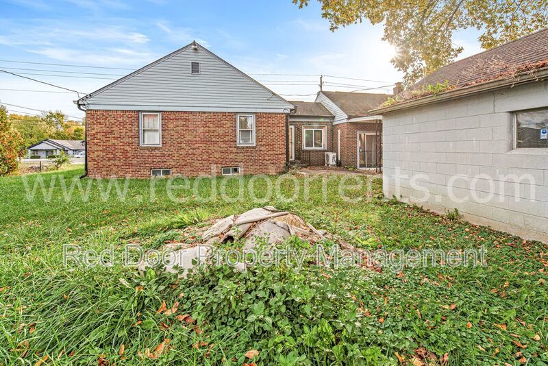Charming 3-Bed Home with Separate Carriage Units in Indianapolis property image