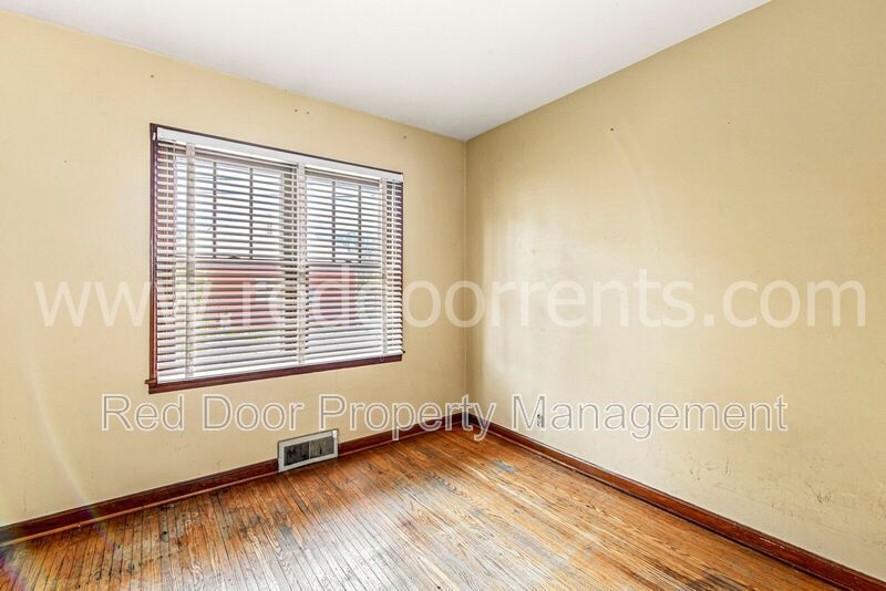 Charming 3-Bed Home with Separate Carriage Units in Indianapolis property image