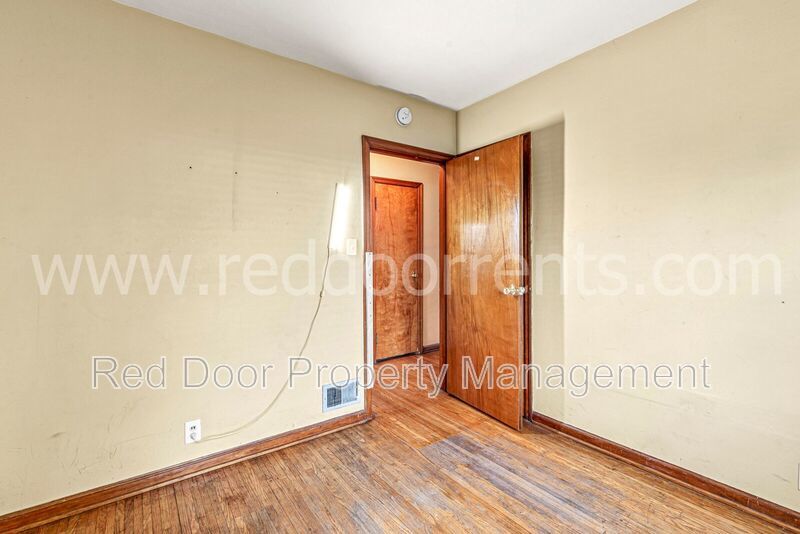 Charming 3-Bed Home with Separate Carriage Units in Indianapolis property image