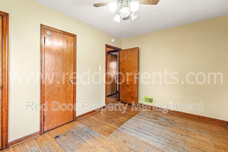 Charming 3-Bed Home with Separate Carriage Units in Indianapolis property image