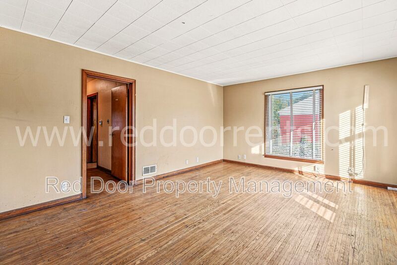 Charming 3-Bed Home with Separate Carriage Units in Indianapolis property image