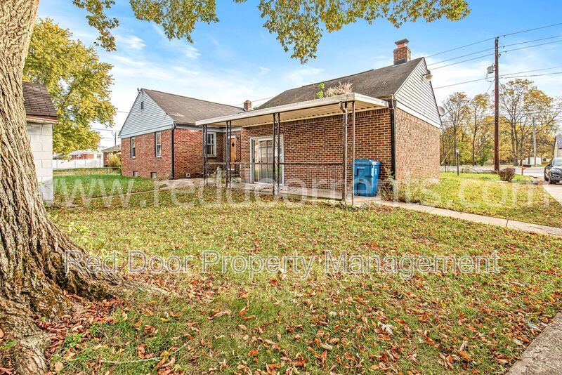 Charming 3-Bed Home with Separate Carriage Units in Indianapolis property image