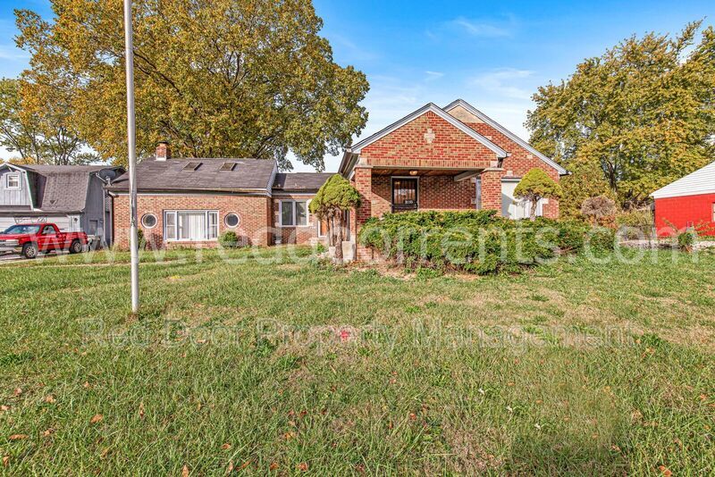 Charming 3-Bed Home with Separate Carriage Units in Indianapolis property image