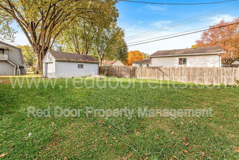 Charming 3-Bed Home with Separate Carriage Units in Indianapolis property image
