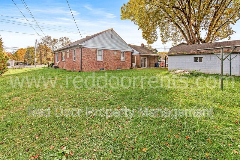 Charming 3-Bed Home with Separate Carriage Units in Indianapolis property image