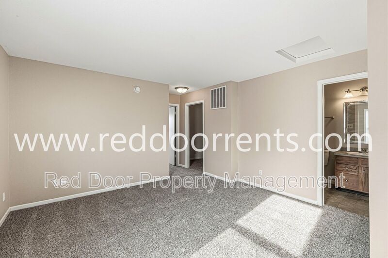 Spacious 3-Bedroom Home at 10227 Cumberland Pointe Blvd property image