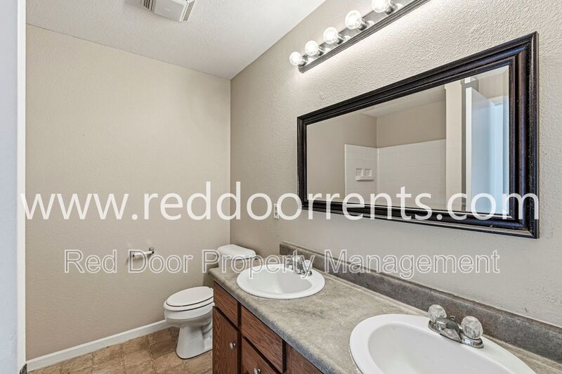 Spacious 3-Bedroom Home at 10227 Cumberland Pointe Blvd property image